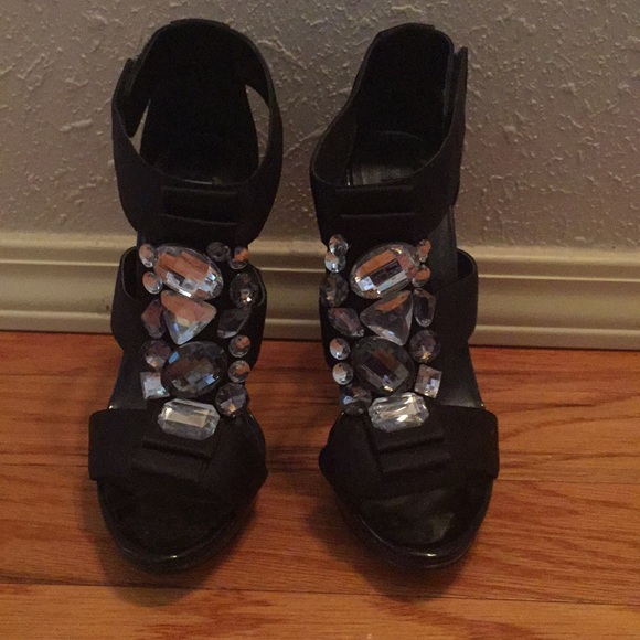 Steve Madden Shoes - Steve Madden Satin High heel